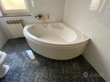 Vasca da bagno angolare