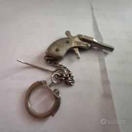 portachiavi revolver in miniatura