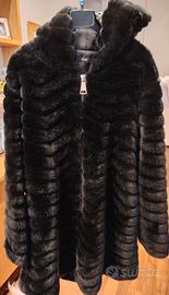 Bella pelliccia sintetica non di animale