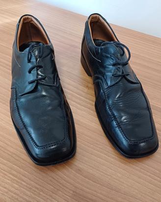 Scarpe nere basse classiche da uomo n.42