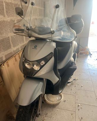 Piaggio Beverly 250