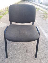 sedia in stoffa grigio e pelle nera come nuove