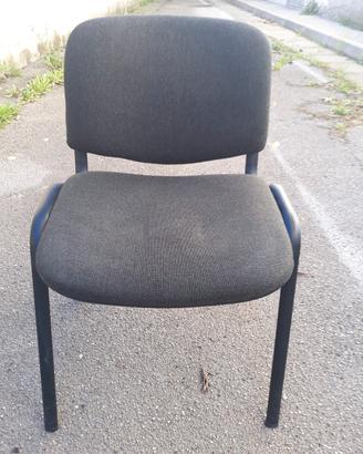 sedia in stoffa grigio e pelle nera come nuove