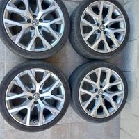 Pneumatici e dischi in lega