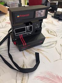 Macchina fotografica polaroid 645