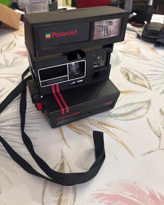 Macchina fotografica polaroid 645