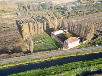 TecnoAzienda: Rustico da ristrutturare con