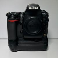 Nikon D700 revisionata con MB-D10  - 76893 SCATTI