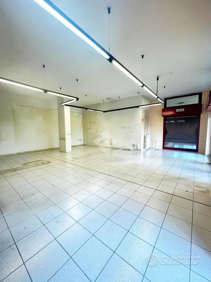 NEGOZIO A MILANO - Altro