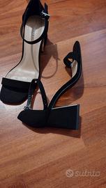 Due paia di scarpe 