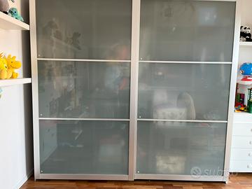 Armadio con ante scorrevoli come foto