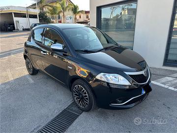 Lancia ypsilon 1.3 MTJ 95 Cavalli Mya FULL entra