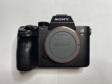 Sony A7R Mk III + SCATOLA E ACCESSORI ORIGINALI