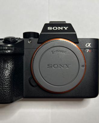 Sony A7R Mk III + SCATOLA E ACCESSORI ORIGINALI