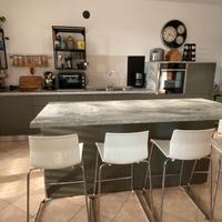 Cucina componibile con isola contenitore