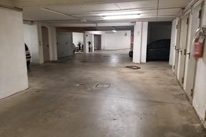Posto auto coperto e cantina mq 30