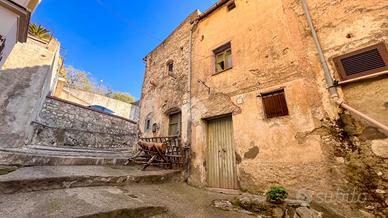 3 LOCALI A FORMIA