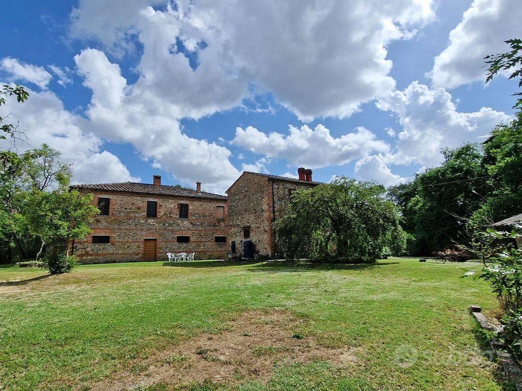 Rustico / Casale di 550 m² con 5 locali e box auto - Vista 4