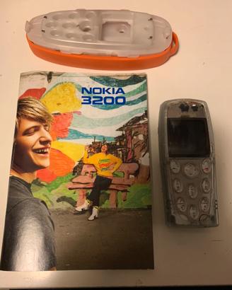 Telefonino Nokia 3200 con cutcover
