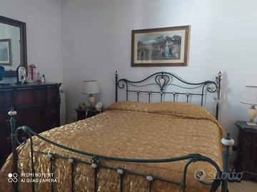 Camera da letto matrimoniale in legno classica 