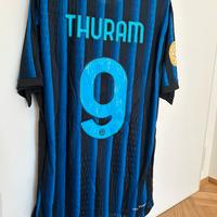 INTER FC - Thuram 9, Maglia Gara Home, 2025/2026