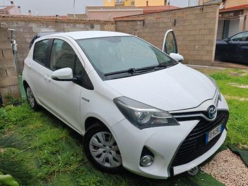 Toyota Yaris Hybrid (2016) –