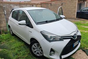 Toyota Yaris Hybrid (2016) –