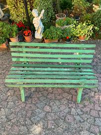 Panchina da giardino in legno