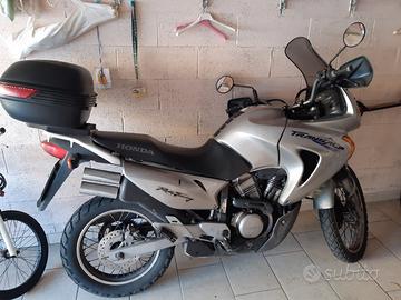 moto Honda transalp 650