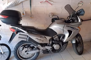 moto Honda transalp 650