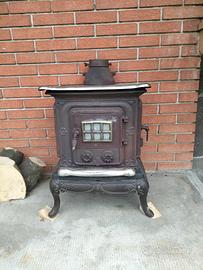 stufa a legna in ghisa