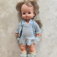 bambola vintage con vestito in lana fatto a mano