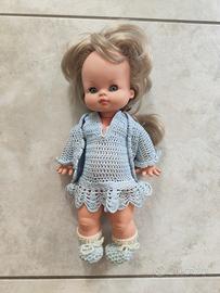 bambola vintage con vestito in lana fatto a mano