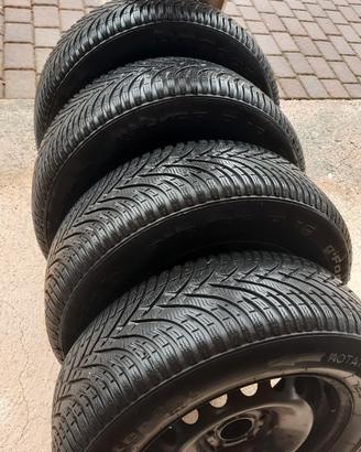 Pneumatici invernali 215/65 R16 BF GOODRICH 