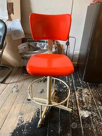 SGABELLO INDUSTRIALE GIREVOLE ROSSO ANNI 60-70
