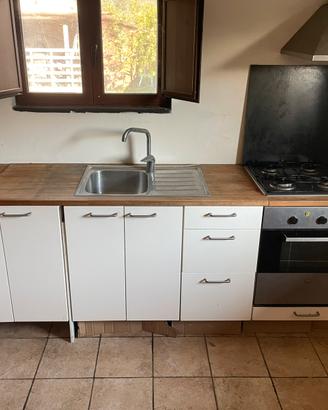Cucina Lineare IKEA con Top in Legno