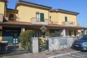 VILLA A SCHIERA A COMACCHIO