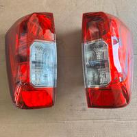 fanali posteriori nissan navara 2015