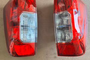 fanali posteriori nissan navara 2015