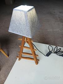lampada da tavolo a scala 