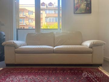 Divano tre posti Ikea