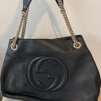 Gucci – borsa nera con logo GG in pelle