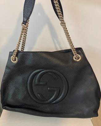 Gucci – borsa nera con logo GG in pelle
