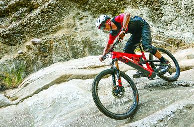 E-MTB NOX light e-BIKE HELIUM mullet ENDURO 7.1 Fa