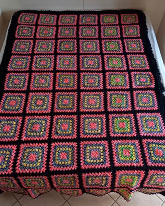 Coperta in lana a uncinetto quadrotti grandi