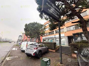 Immobile di 372 m² con 1 locale a Trezzano sul Nav