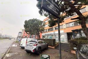 Immobile di 372 m² con 1 locale a Trezzano sul Nav