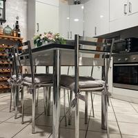 Tavolo con 6 sedie in stile moderno