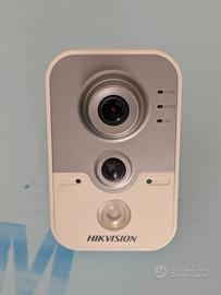 Cube Cam Hikvision DS-2CD2420F-IW