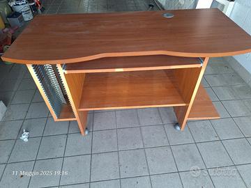 Scrivania con porta Pc